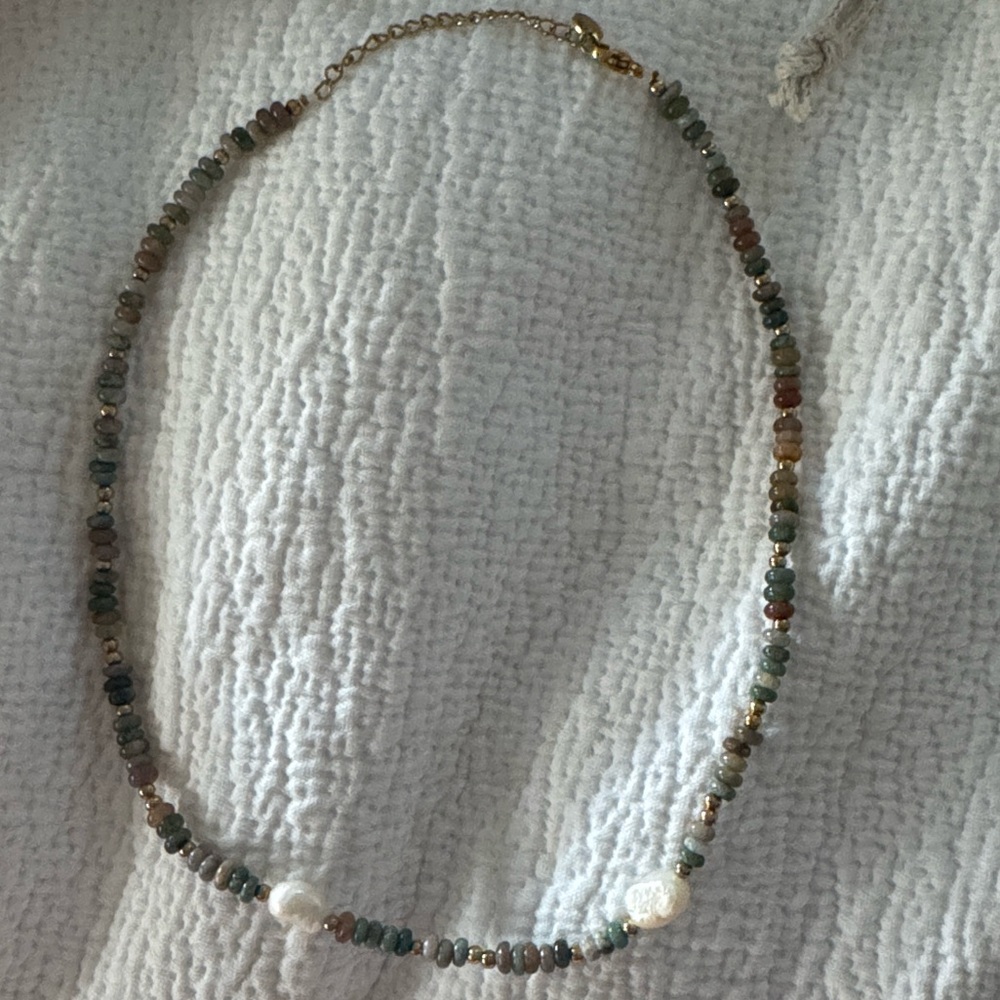 Multi colour Necklace with faux pearls
